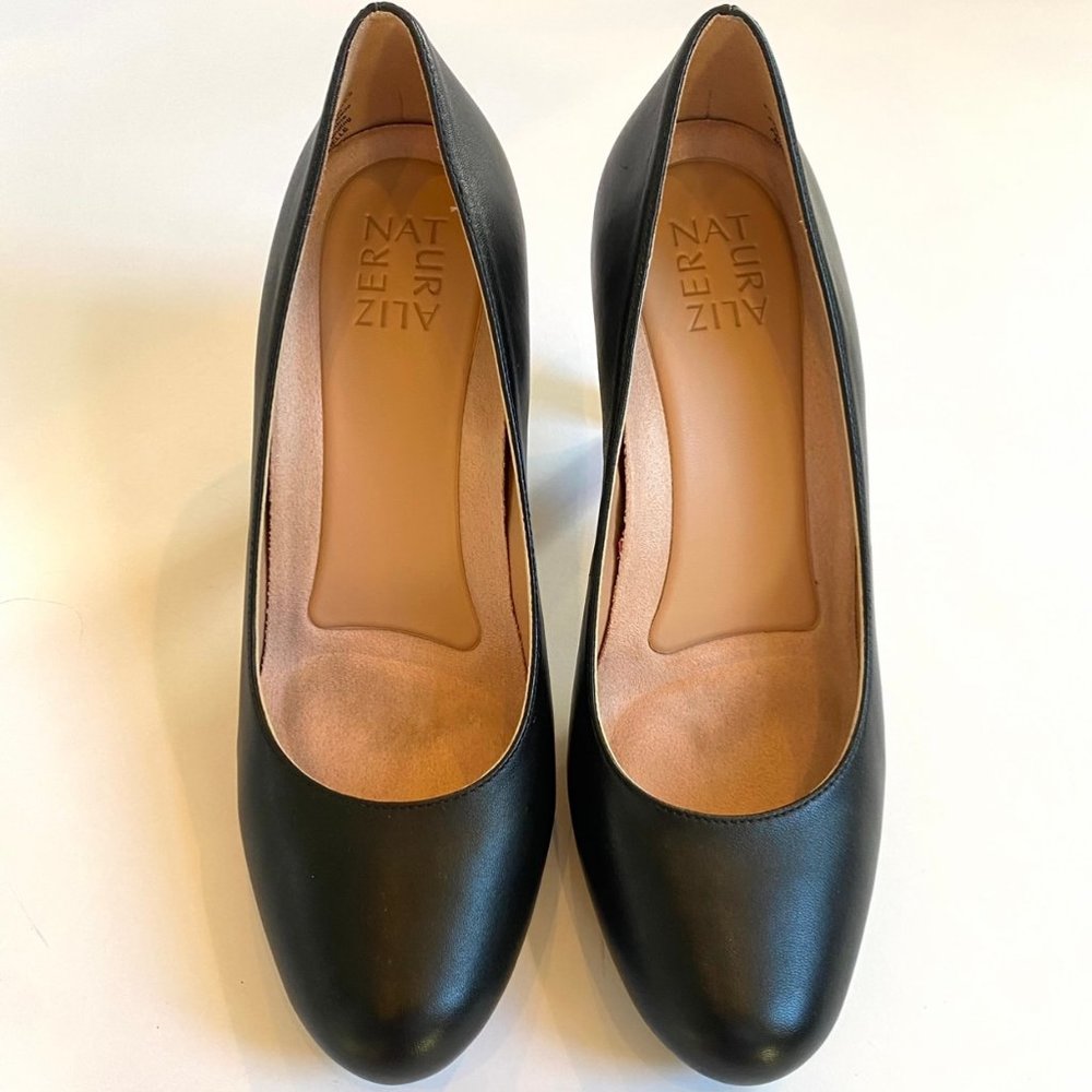 Naturalizer Michelle Pump Black Size 8.5. Platform Heel 3"